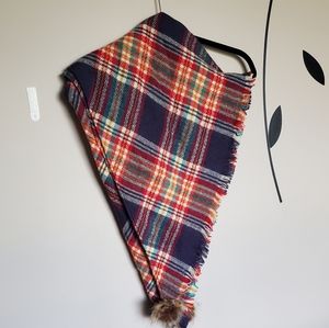 Triangle scarf with pompom on the end